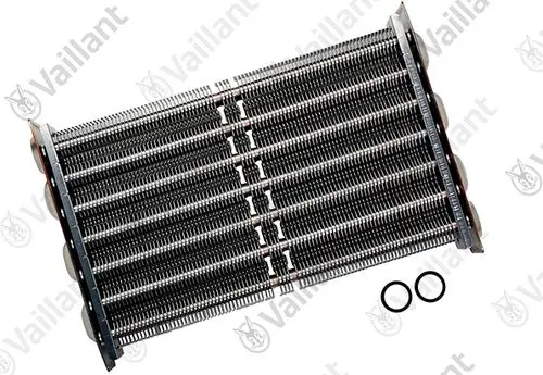 Vaillant Wärmetauscher mit mehreren Rohrbündeln und O-Ringen, geeignet für die Beheizung. Gerät mit metallener Oberfläche und strukturiertem Design.